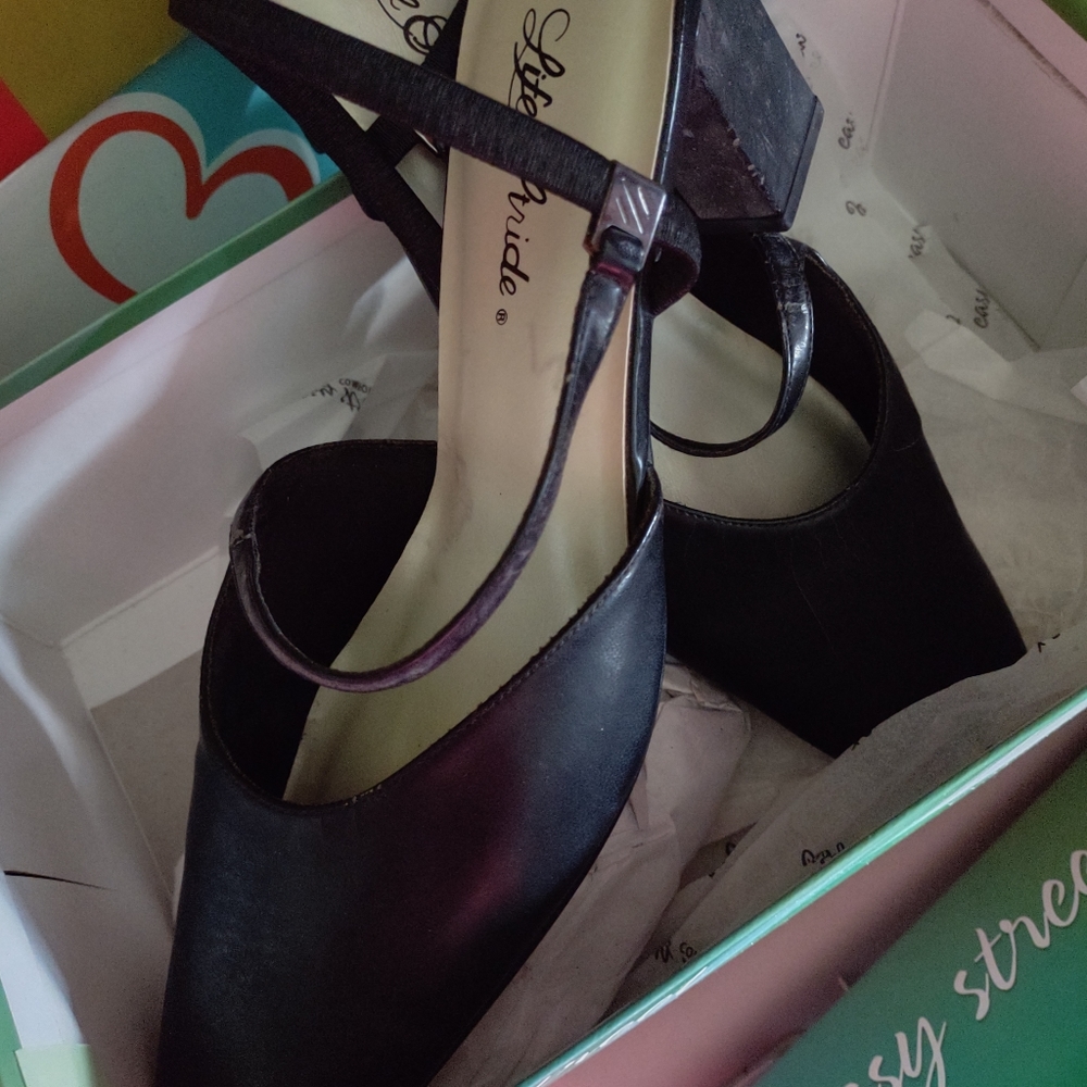 Women sz. 11 Black Shoes